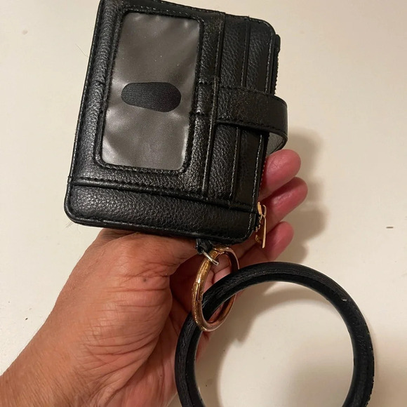 Coodens leather wallet with wristlets zipper and magnet closure lots of slots - Picture 4 of 12